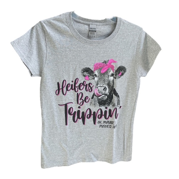 Tractor Supply Heifers Be Trippin Ok… Maybe I Pushed Her Graphic Tee Gray S L XL - Picture 6 of 6
